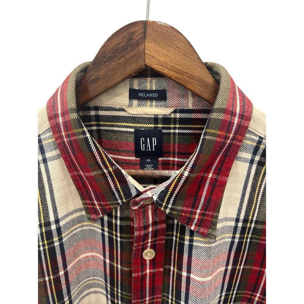 GAP Men’s XL Relaxed Fit Plaid Flannel Shirt Red Beige Black Long Sleeve Cotton - Picture 2 of 4